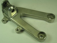 1 Halter (linke Fussraste)