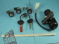 Schloss satz mit Tankdeckel,Sitzbankschloß und zwei Schlüssel