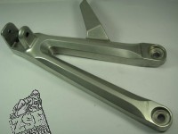 1 Halter (rechts, Soziusfussraste)